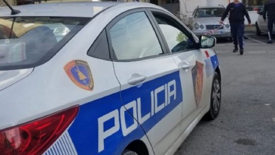 Tmerr në Vlorë: 43-vjeçari plagos me sëpatë 70-vjeçaren, e grabit dhe e përdhunon në banesë