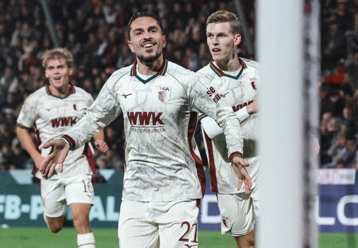 Magji nga distanca e Arijon Ibrahimovic, talenti shqiptar dërgon Augsburgun në fazën tjetër të Kupës së Gjermanisë