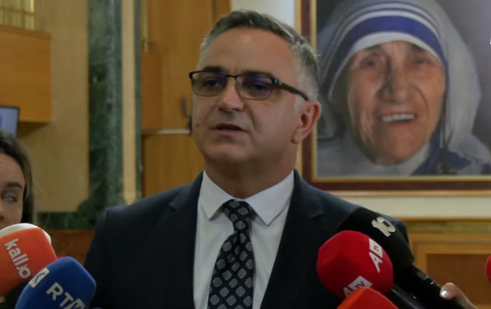 Tahiri kritikon qeverisjen: Çështjet kyçe po lihen për momentin e fundit, ku është Ligji për Specialen?
