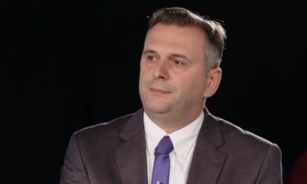 Ironizohet deputeti i Vetëvendosjes: Çfarë u bë me çështjen e gazit?