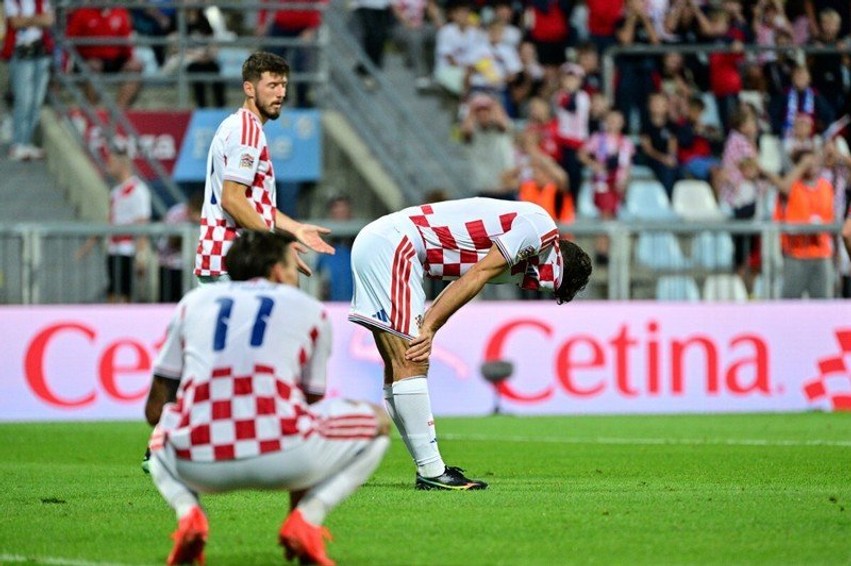 Mbrëmje e errët për Kroacinë, 'Tre Luanët' japin një leksion futbolli në Rijekë