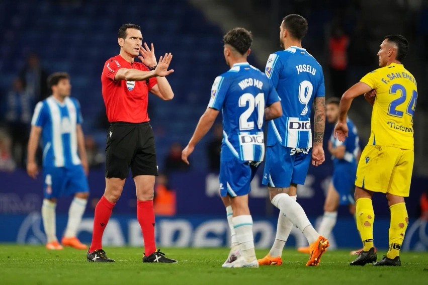 Kthesë historike në futbollin spanjoll: Gjyqtarët e La Ligës do të dalin para mediave pas çdo ndeshjeje