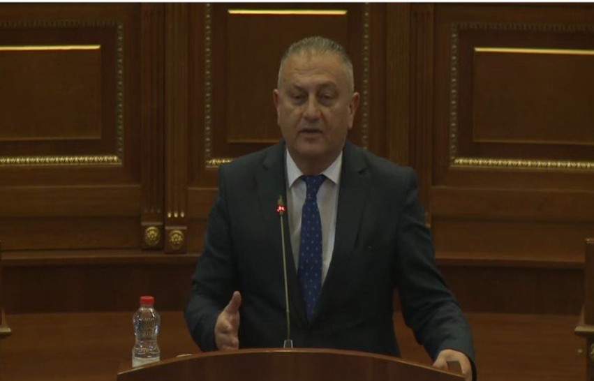 Deputeti serb shpërthen në Kuvend ndaj Listës Serbe: Më vrisni nëse doni, por nuk më frikësoni dot