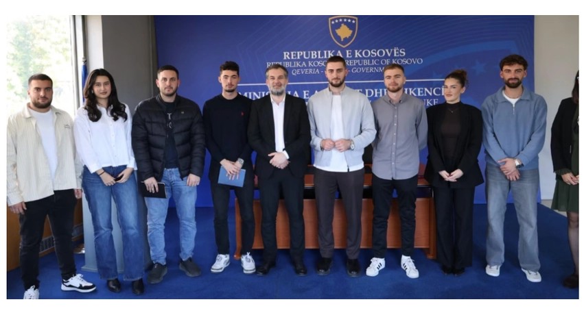 Strategjia e Arsimit 2035+: Ministri Çeku diskuton me studentët e UP-së për reformat dhe sfidat në arsimin e lartë