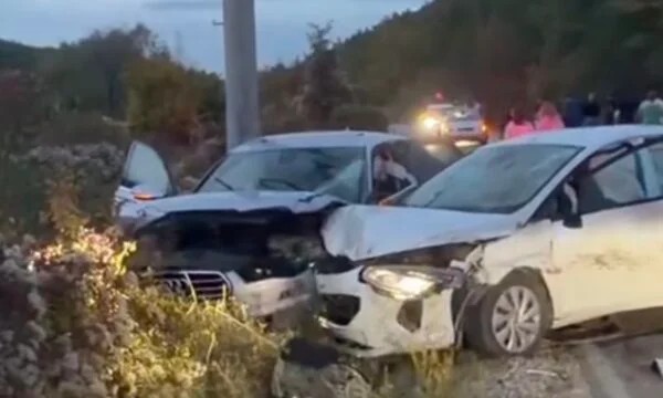 Përplasje masive në aksin Gjilan-Prishtinë: Katër makina përfshihen në aksident, 11 të lënduar