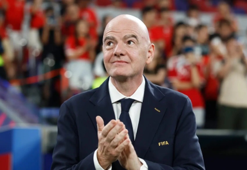 Infantino sfidon kritikat dhe paralajmëron synimin për një mandat të katër në krye të FIFA-s