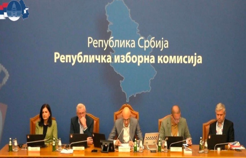 Zgjedhjet e Serbisë: Votuesit nga Kosova do t'i drejtohen kutive të votimit në territorin serb