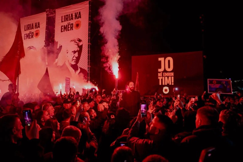 Dita e 15-të e protestës “Jo në emrin tim!”: Qytetarët mblidhen sërish në Prishtinë