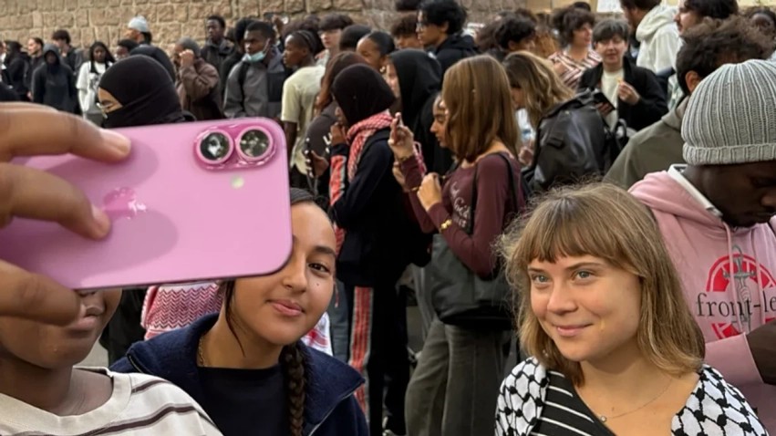Aktivistja Greta Thunberg mbështet nxënësit francezë në protestat për kushtet në shkolla