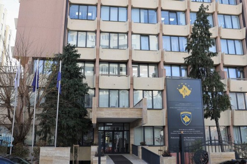 Goditje ndaj trafikut të drogës në Prishtinë: Prokuroria Speciale dërgon në gjykatë treshen e dyshuar për shitjen e kokainës