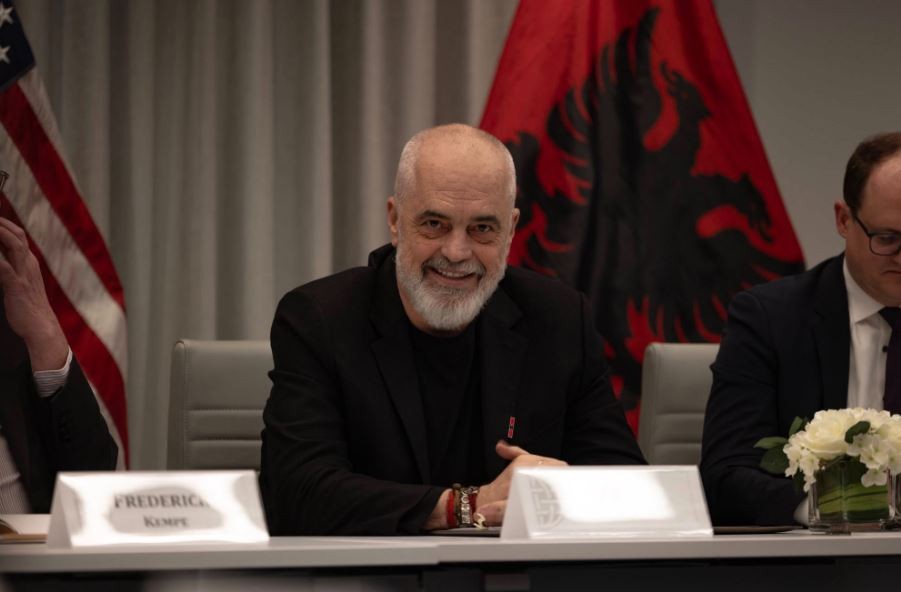Rama ruan ftesën për negociata me studentët, ndërsa tubimet kundër tij hyjnë në javën e tretë