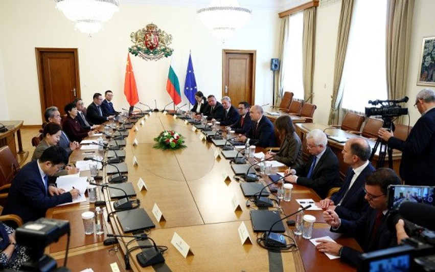 Potenciali ekonomik i Bullgarisë në vëmendje: Radev pret në takim kryediplomatin kinez Wang Yi