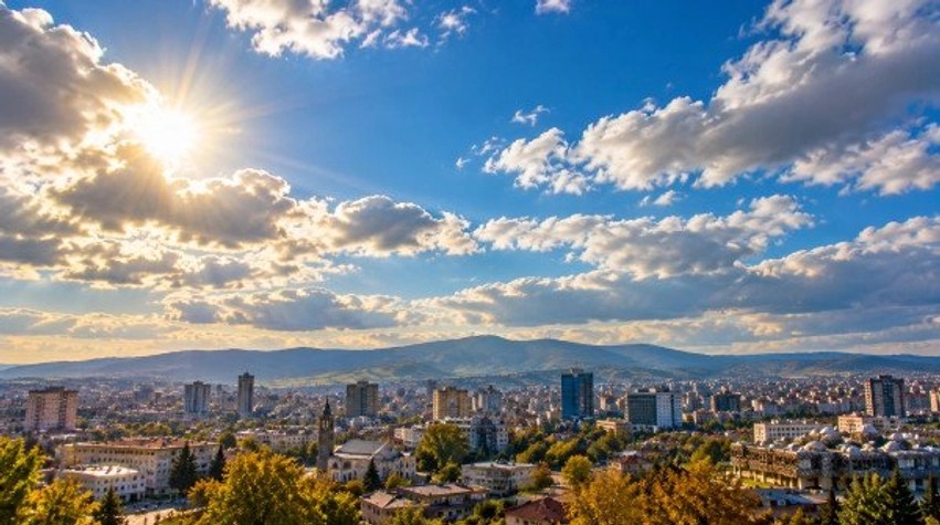Parashikimi i motit: Diell dhe vranësira, ja çfarë temperaturash na presin sot