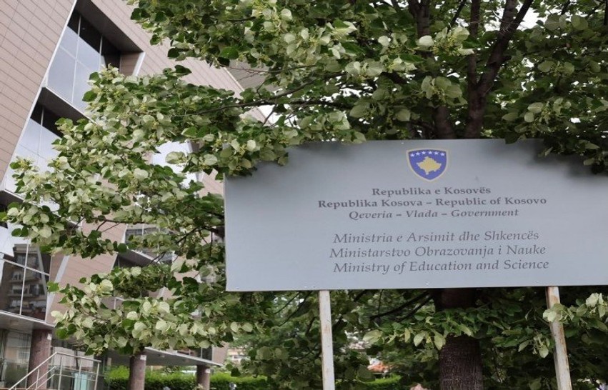 MASh shpall konkursin për bursa për nxënësit rom, ashkali dhe egjiptian
