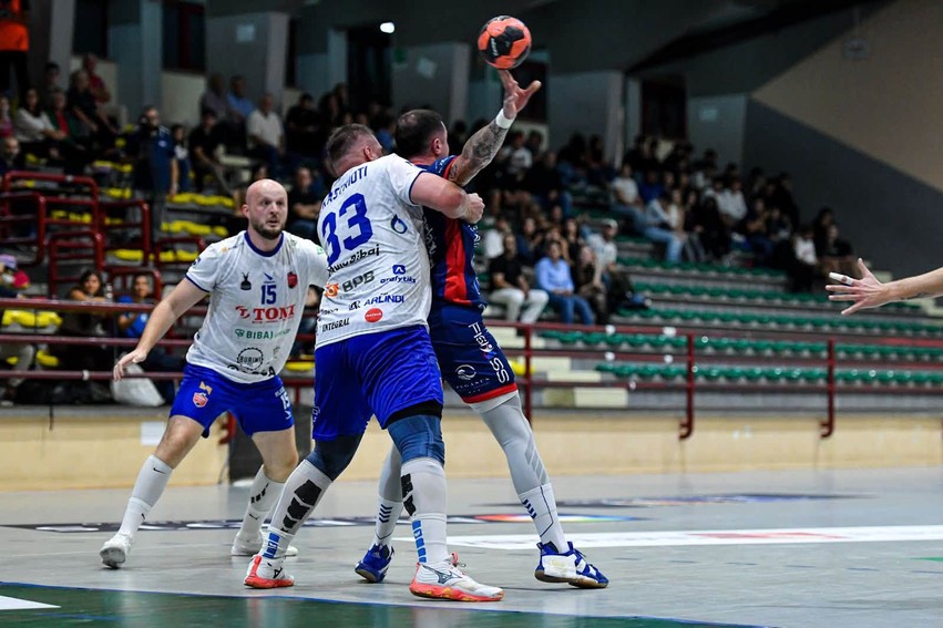 Superliga e Hendbollit: Kastrioti triumfon në udhëtim ndaj Llapit, Besa Famgas nuk ndalet