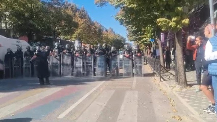 Vazhdojnë protestat në kryeqytet: Studentët mblidhen sërish para Ministrisë së Arsimit, reagon Rama