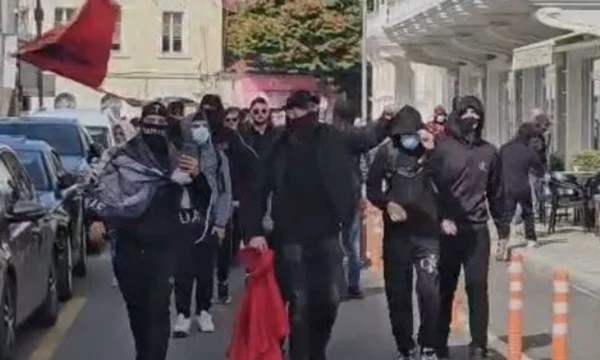 Vala e protestave studentore mbërrin në Shkodër, shënohen incidente pranë selive politike