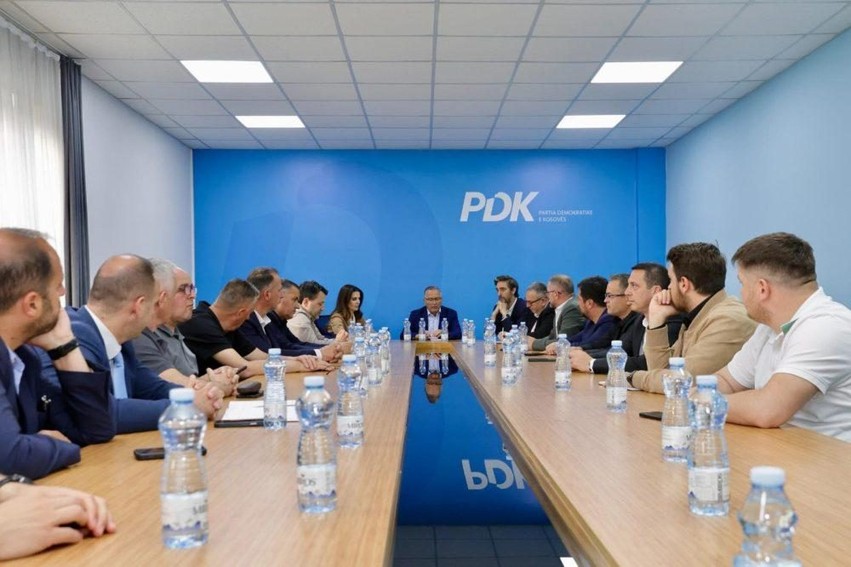 Gacaferi 'shënjestron' PDK-në: Pro-amerikanizmi i tyre zgjat deri kur preken interesat personale