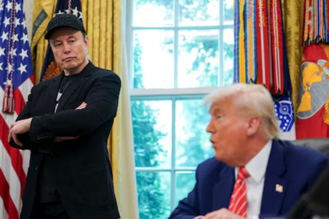 Biseda telefonike Trump-Musk: Kreu i Shtëpisë së Bardhë kërkon heqjen e kufizimeve të Starlink për Ukrainën