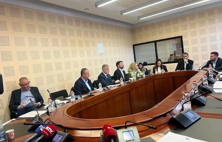 Përplasje në Komisionin për Shëndetësi: Opozita kërkon llogaridhënie nga ministri Vitia dhe drejtori Azizi
