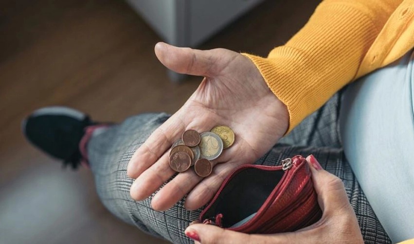 Kriza e kostos së jetesës: Pragu i varfërisë dyfishohet në Shqipëri, pensionet mbeten pas