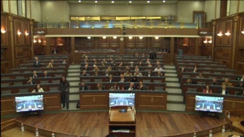 Përplasje e ashpër në Kuvend: Përmendja e Sami dhe Mërgim Lushtakut ndez debatin e zjarrtë mes deputetëve