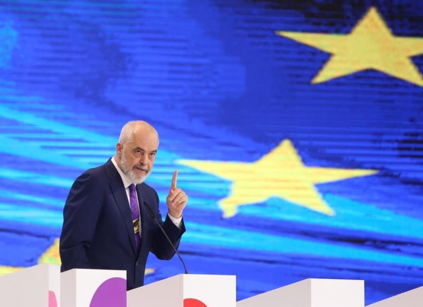 Ilir Kulla: Protestat nuk e dëmtojnë rrugëtimin europian të Shqipërisë, ja cilët janë faktorët realë që e rrezikojnë vendin