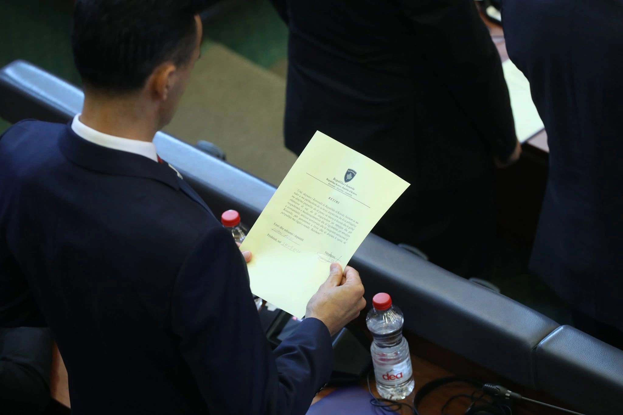 Nis me vonesë legjislatura e re: Betohen deputetët zëvendësues në Kuvend