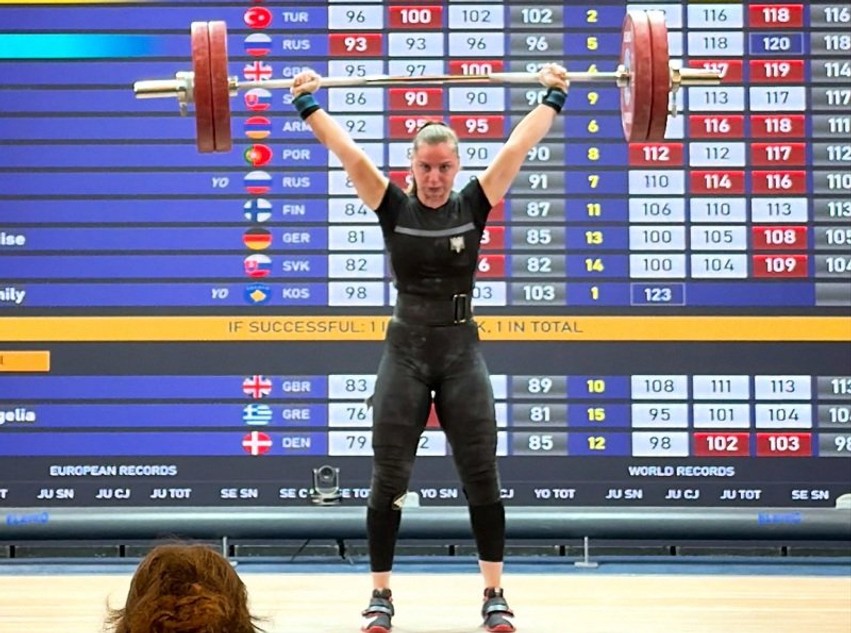 Sukses historik në Durrës: Enkileda Carja shkëlqen me tri medalje në Kampionatin Europian të Peshängritjes