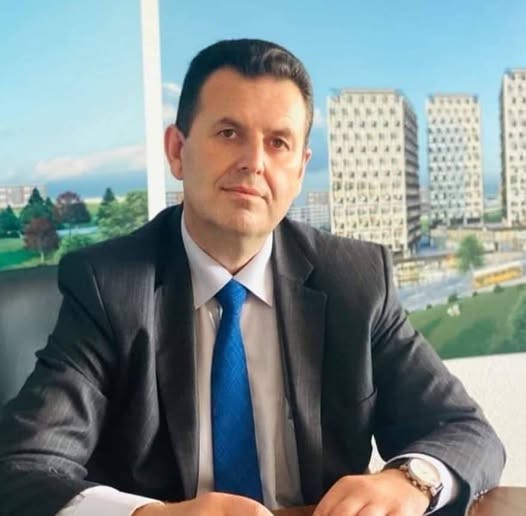 Gara për kreun e PDK-së: Faton Hasani zyrtarizon kandidaturën e tij