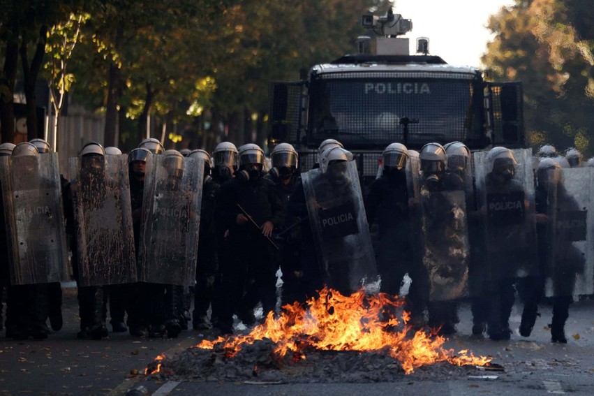 Ish-ushtaraku Hafir Hoxha ashpër ndaj Policisë së Shtetit: Dështime dhe mungesë e theksuar profesionalizmi në trajtimin e protestave
