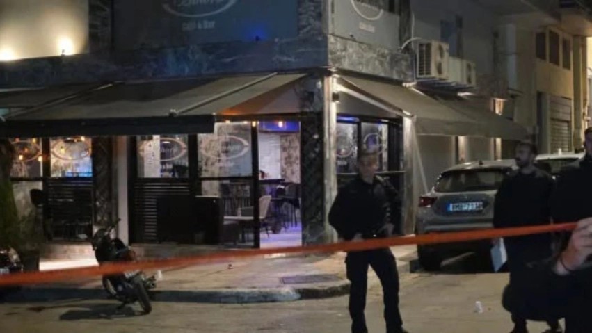 Tmerr në Athinë: Sulm me armë zjarri ndaj një kafeneje, plagoset e mitura shqiptare