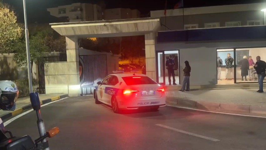 Vlorë, tension pas protestës: Policia shoqëron rreth 20 persona, mes tyre edhe studentë