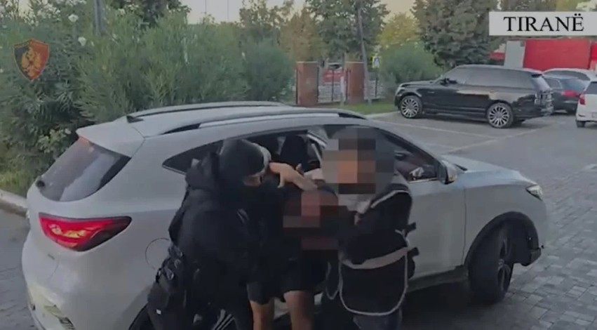 Goditen rrjetet e hajdutëve në kryeqytet dhe Rinas, Policia vë në pranga tre persona dhe sekuestron provat materiale