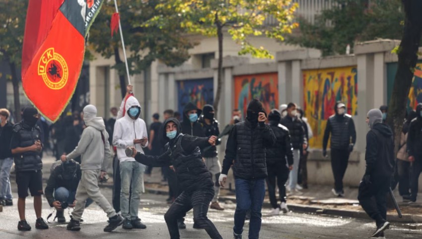 “Mos i mbani fytyrat të fshehura!” – Publicisti i njohur mbështet studentët dhe jep porosinë e fortë për protestat