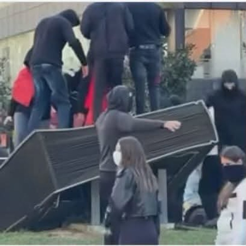Ramabaja lëshon kritika të ashpra: Protestat nuk duhet të kalojnë në vandalizëm ndaj simboleve kombëtare