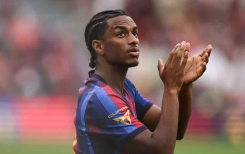 Manchester Unitedi rrit presionin, Alejandro Balde drejt një vendimi të madh te Barcelona