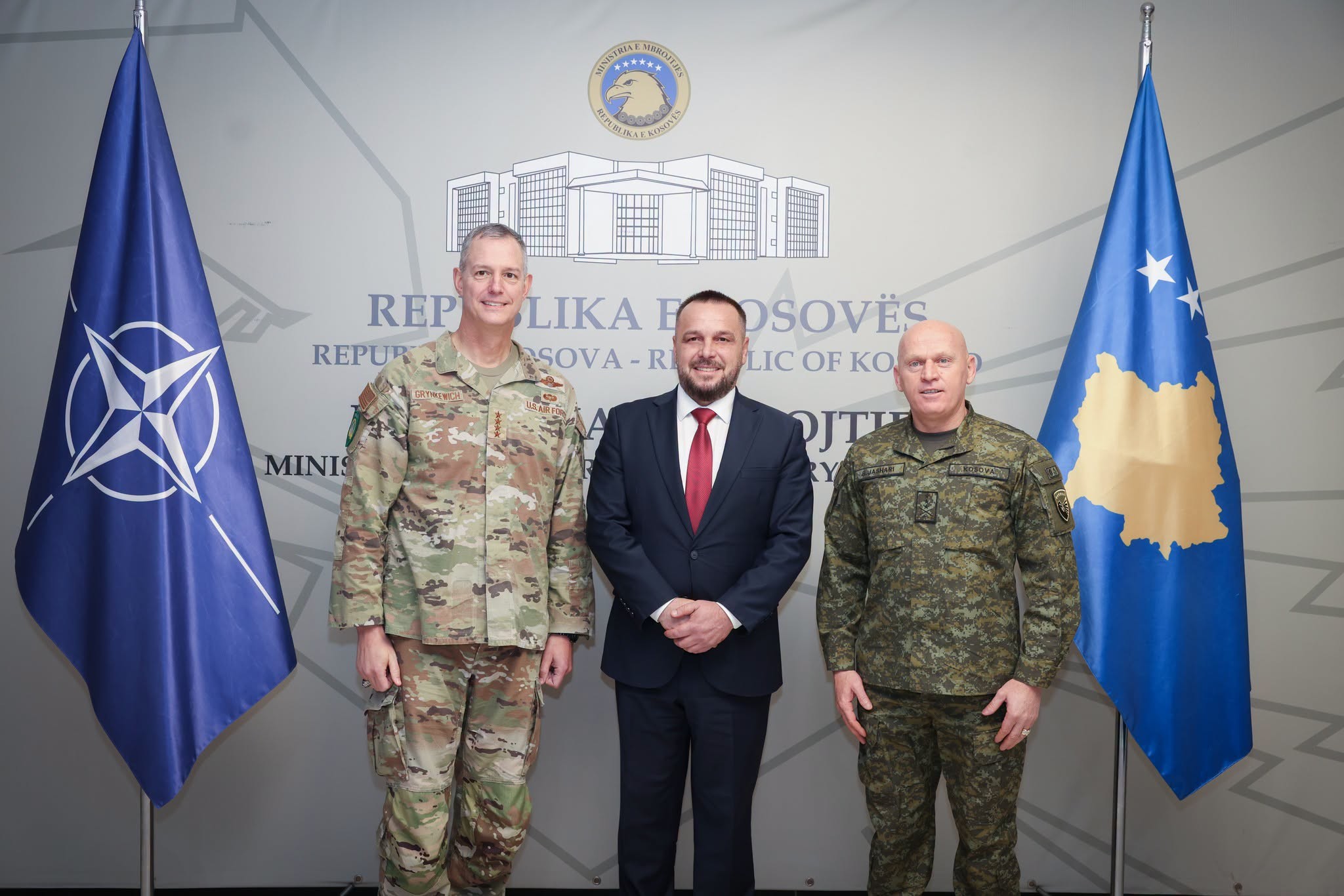 Forcimi i kapaciteteve të FSK-së, ministri Maqedonci zhvillon takim të nivelit të lartë me gjeneralin amerikan Grynkewich