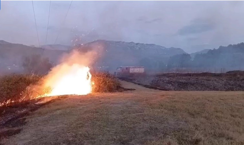 Riaktivizohet zjarri në Derven të Krujës, zjarrfikësit rikthehen në terren