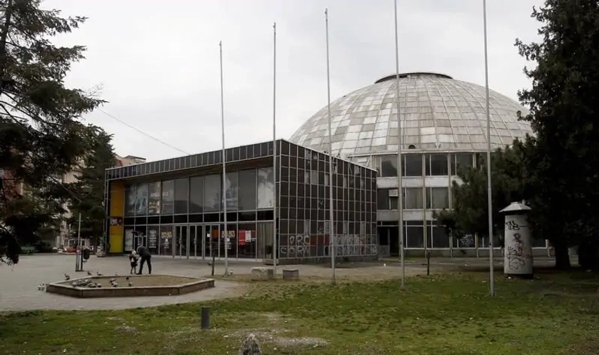 Dështon nisma në Shkup: Salla Universale mbetet pa emrin e Vlado Janevskit