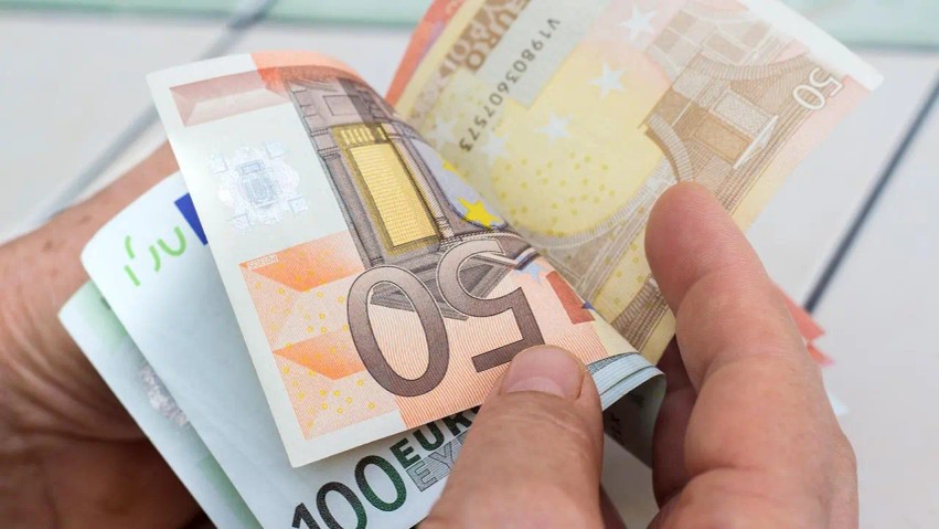Më në fund marrin fund pritjet: Ekzekutohen pagat për punonjësit teknikë të shkollave në kryeqytet