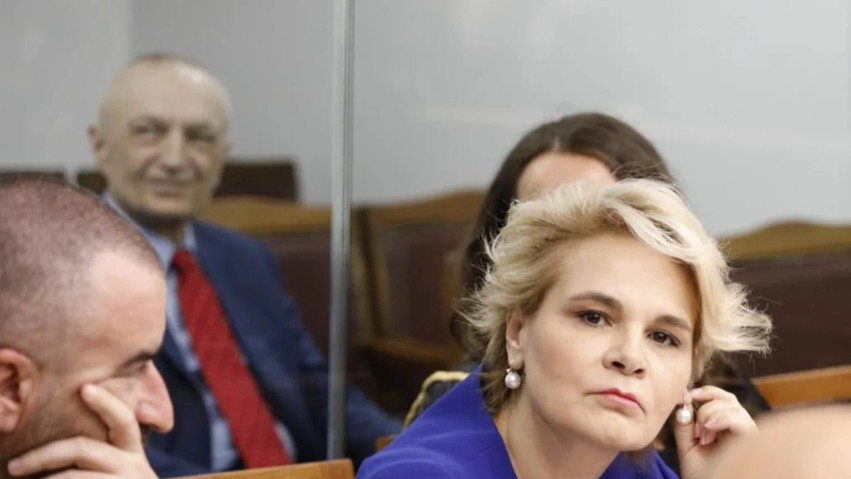 Bojkoti i avokatëve bllokon procesin: Shtyhet seanca për Ilir Metën dhe Monika Kryemadhin