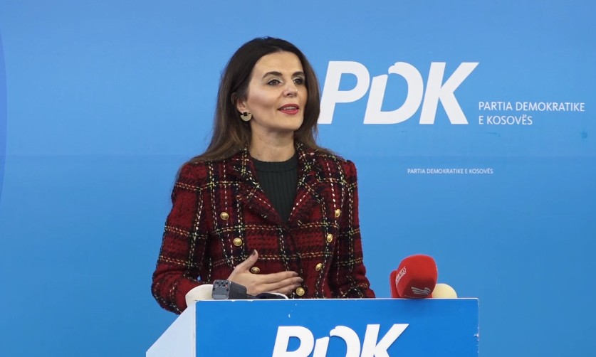 Kujtimet nga Vatikani: Vlora Çitaku publikon imazhin e rrallë me tre presidentët e Kosovës