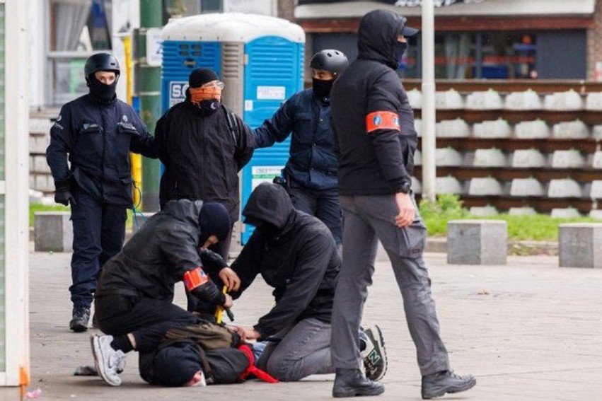 Tensionet në Bruksel: Policia përdor gaz lotsjellës ndaj protestuesve antiqeveritarë