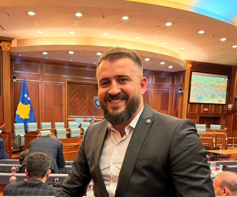 Lushtaku ashpër ndaj Kurtit: Po bën pazare me ligjin e UÇK-së për postin e presidentit