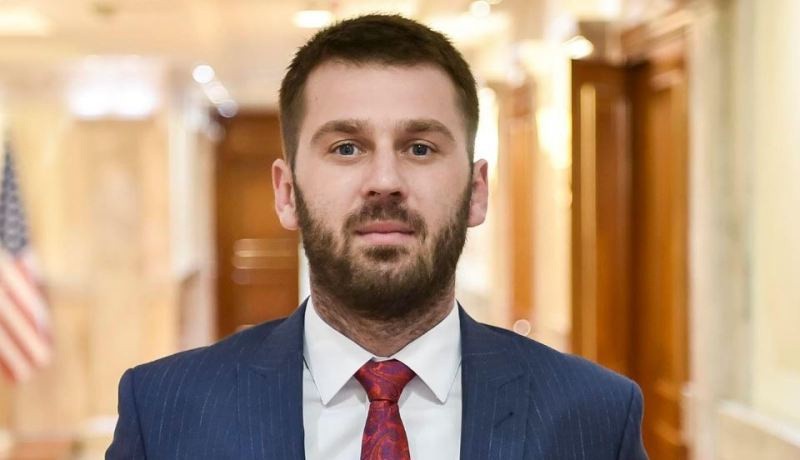 Pse u shfaq i tensionuar Glauk Konjufca? Ironizon Ilir Kërçeli: Ndoshta e mori malli dhe i erdhi keq për LDK-në