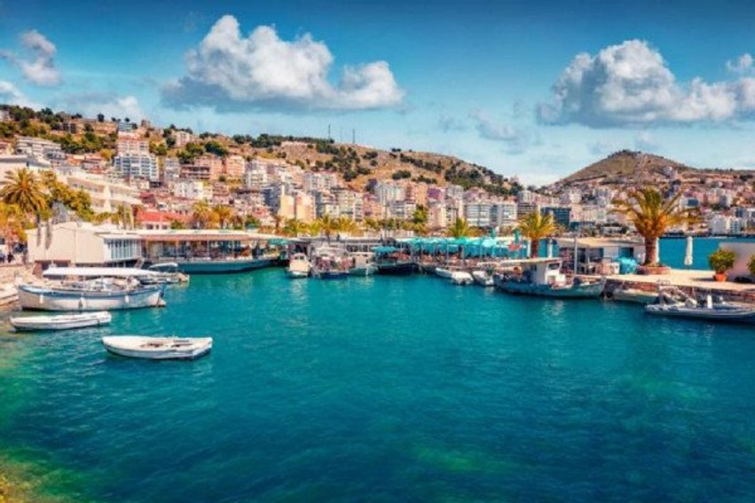 Bumi turistik në Shqipëri: Qeveria synon mbi 15 milionë vizitorë të huaj deri në vitin 2027