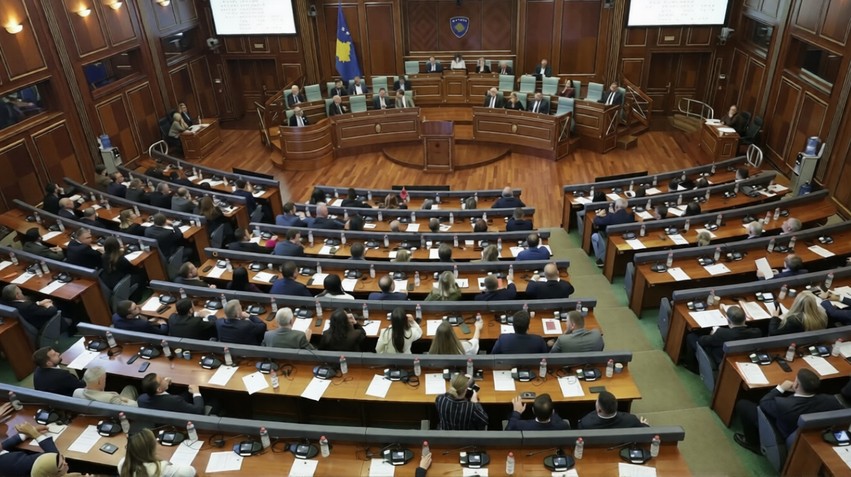 Përplasje në Kuvend për Gjykatën Speciale: PDK kërkon procedurë të përshpejtuar, Haxhiu insiston te çështja e presidentit