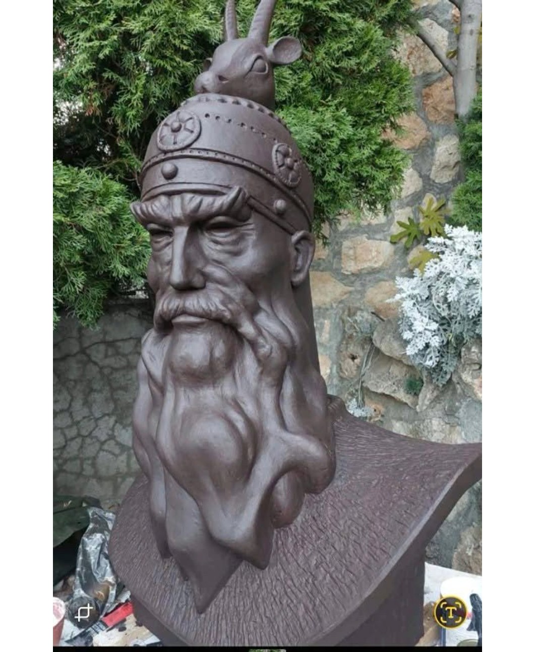 Arti dhe mërgimi: Si mishëron skulptori Mal Myrtaj kujtesën historike dhe ndjeshmërinë njerëzore