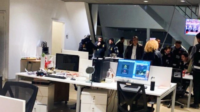 Ndërhyrje e dhunshme e autoriteteve turke në televizionin opozitar Halk TV, ndërpritet transmetimi live